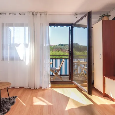 Donatello Great Location! קרק