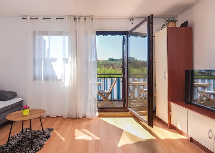 Donatello Great Location! קרק